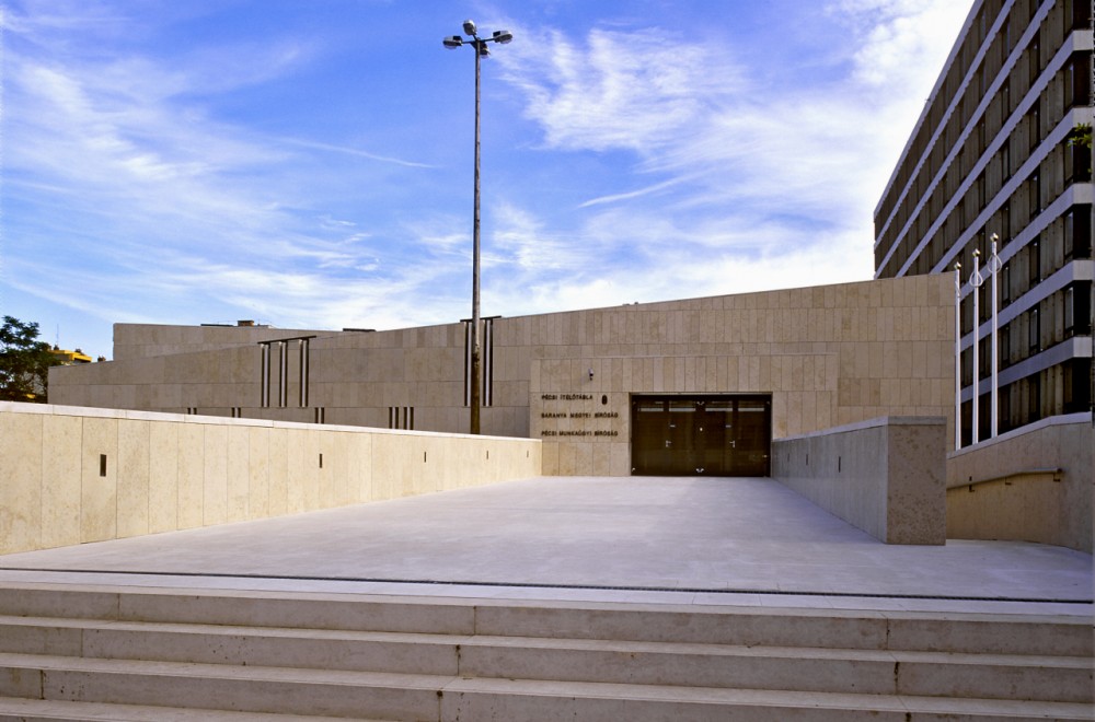 The High Court of Justice and the Law Courts / Koller Studio