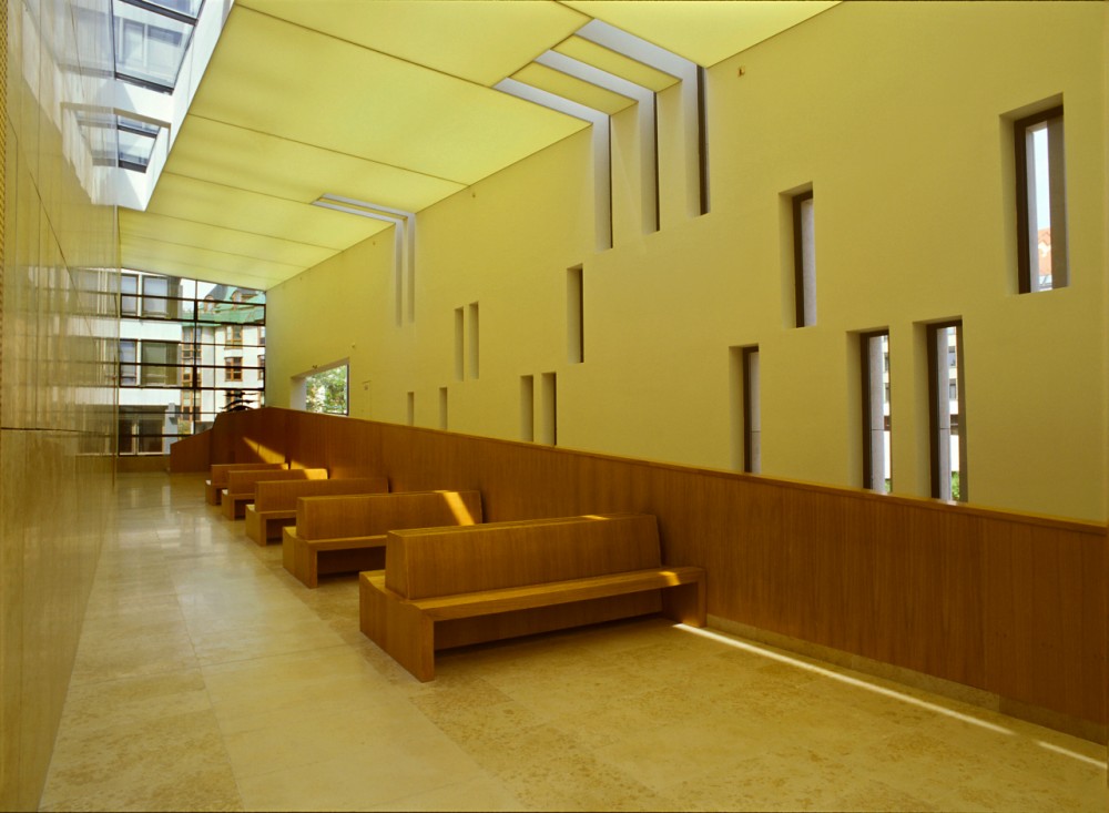 The High Court of Justice and the Law Courts / Koller Studio