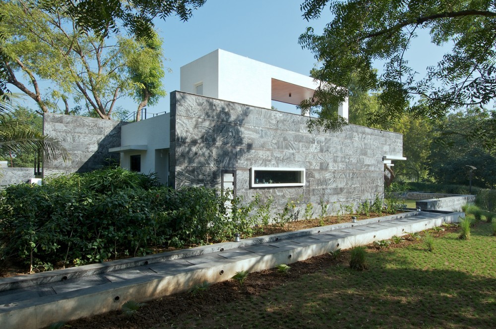 Dinesh Mills Bungalow / atelier dnD