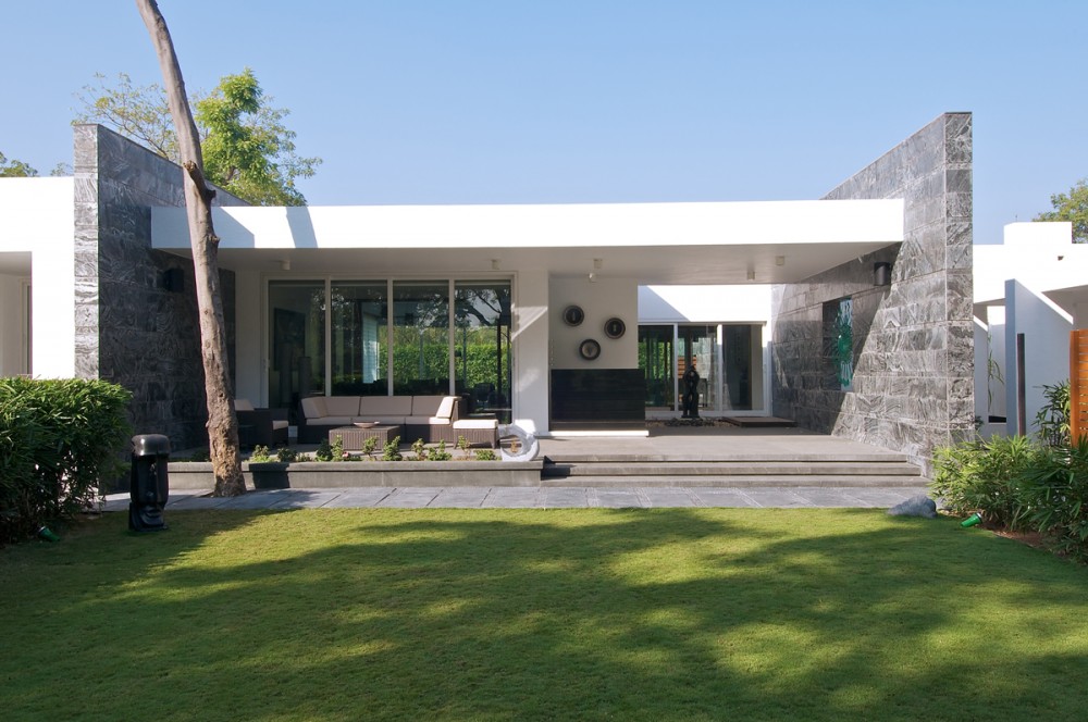 Dinesh Mills Bungalow / atelier dnD
