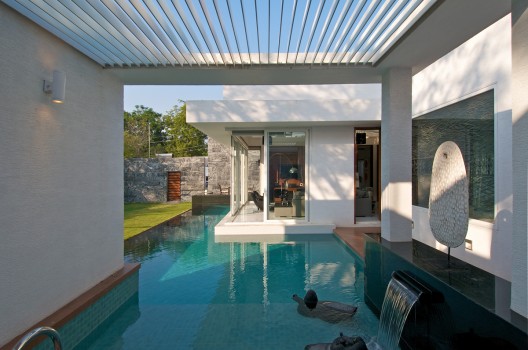 Dinesh Mills Bungalow / atelier dnD