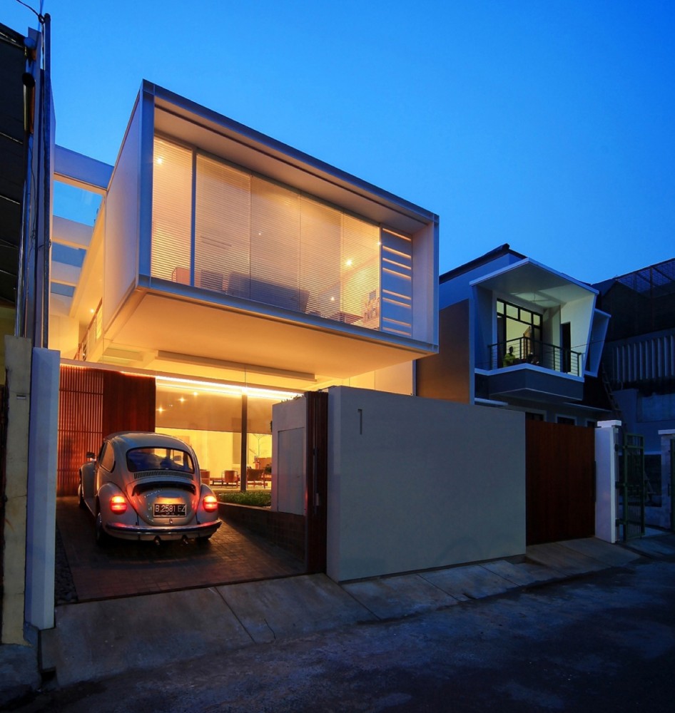 Satu House / Chrystalline Artchitect