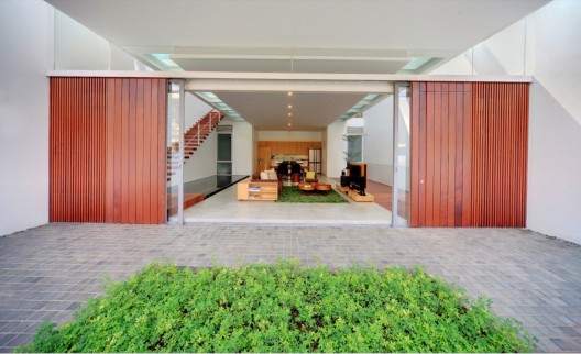 Satu House / Chrystalline Artchitect