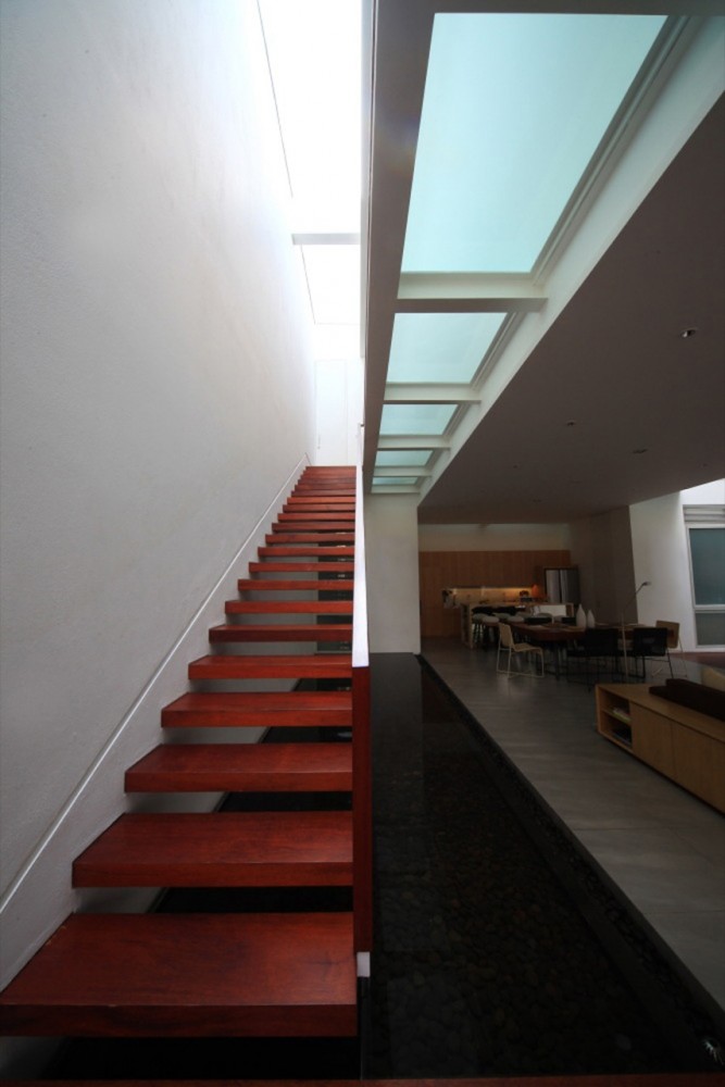Satu House / Chrystalline Artchitect