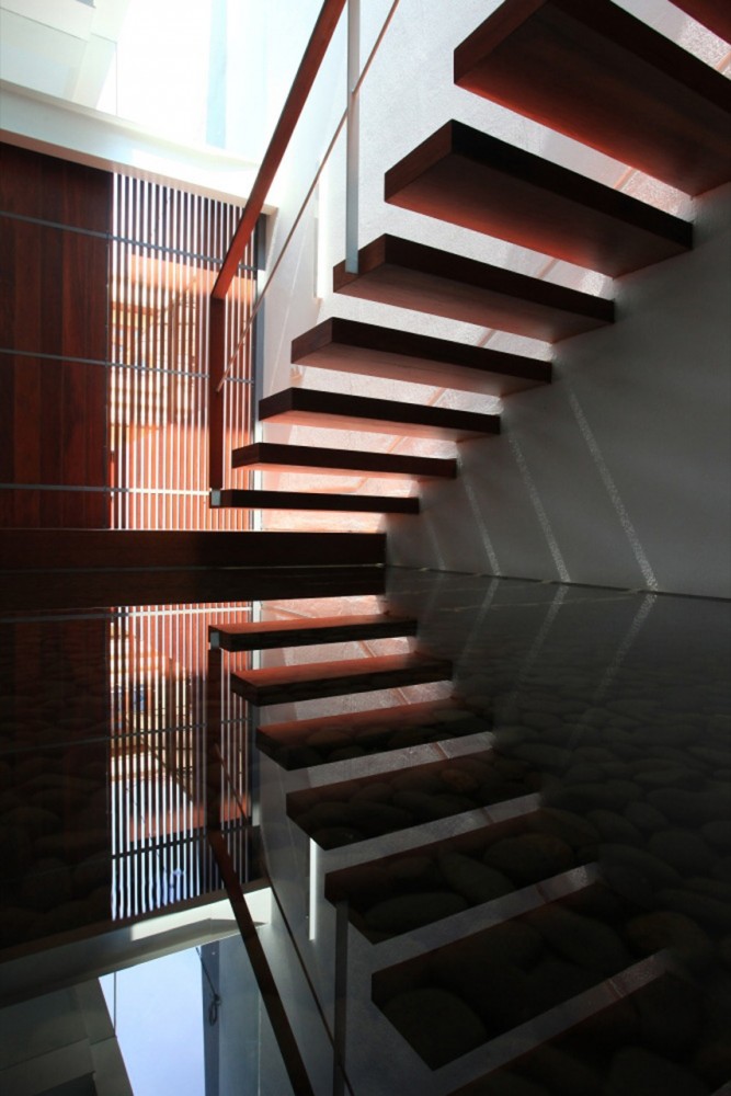 Satu House / Chrystalline Artchitect