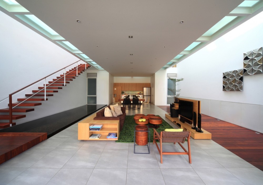 Satu House / Chrystalline Artchitect