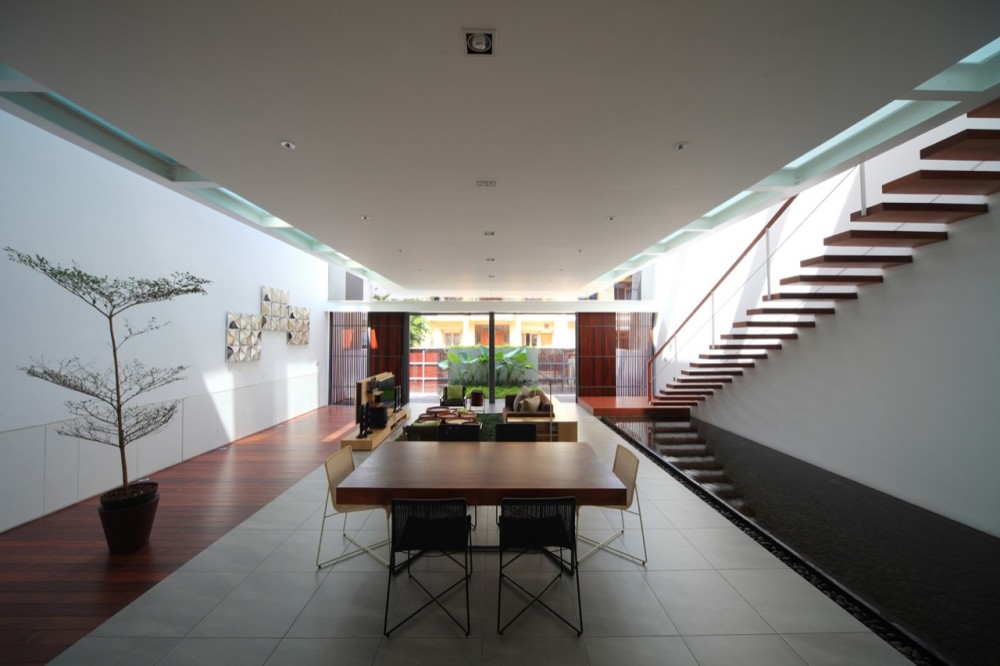 Satu House / Chrystalline Artchitect