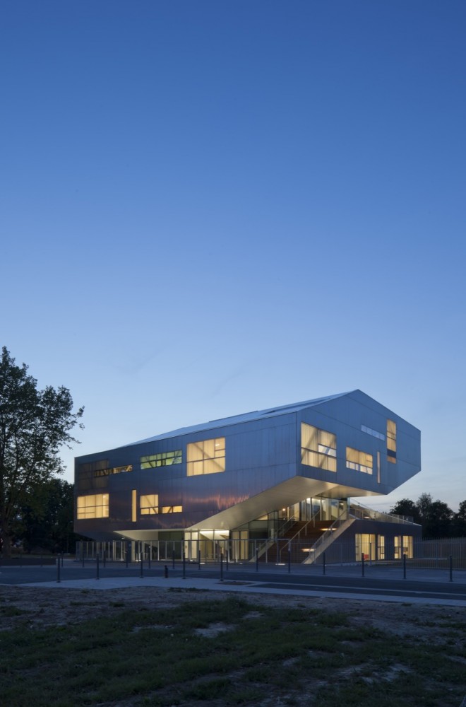 L’arbrisseau Neighborhood Centre / Colboc Franzen & Associes