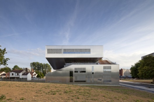 L’arbrisseau Neighborhood Centre / Colboc Franzen & Associes