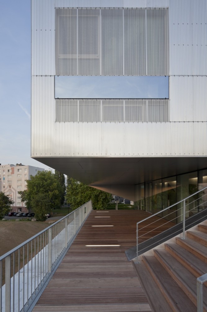 L’arbrisseau Neighborhood Centre / Colboc Franzen & Associes