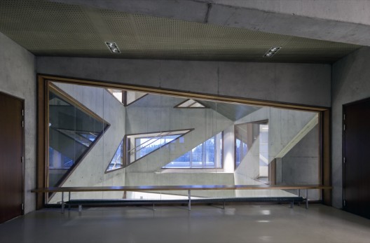 L’arbrisseau Neighborhood Centre / Colboc Franzen & Associes