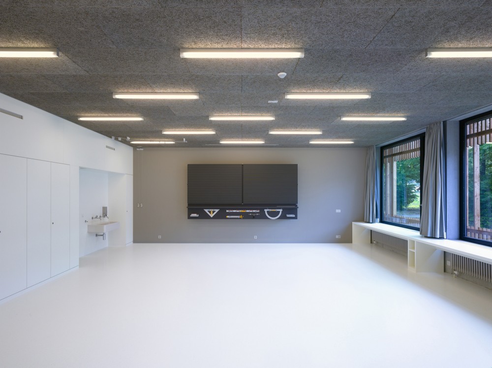 Classroom Extension and Sports Hall / Zwimpfer Partner Architekten + Berrel Berrel Kräutler Architekten