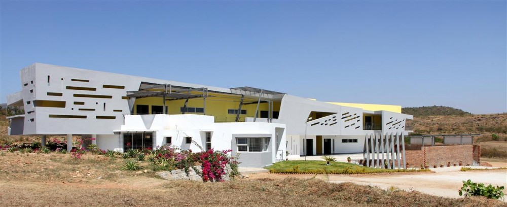 The Summit / Studio Decode
