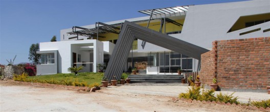 The Summit / Studio Decode