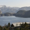 Pulpit Rock Mountain Lodge / Helen & Hard