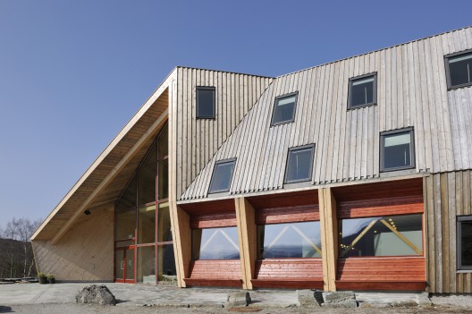 Pulpit Rock Mountain Lodge / Helen & Hard