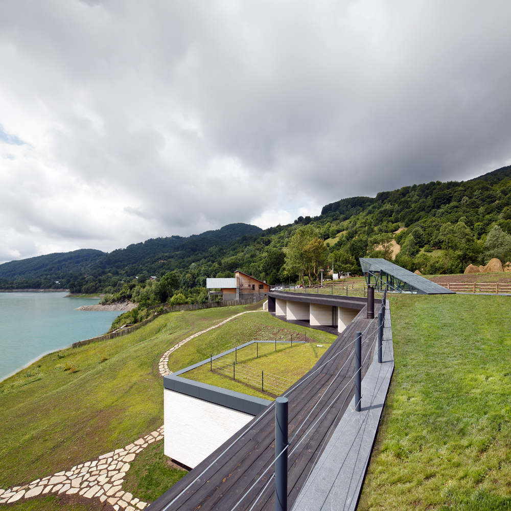 Hotel Atra Doftana / TECON Architects