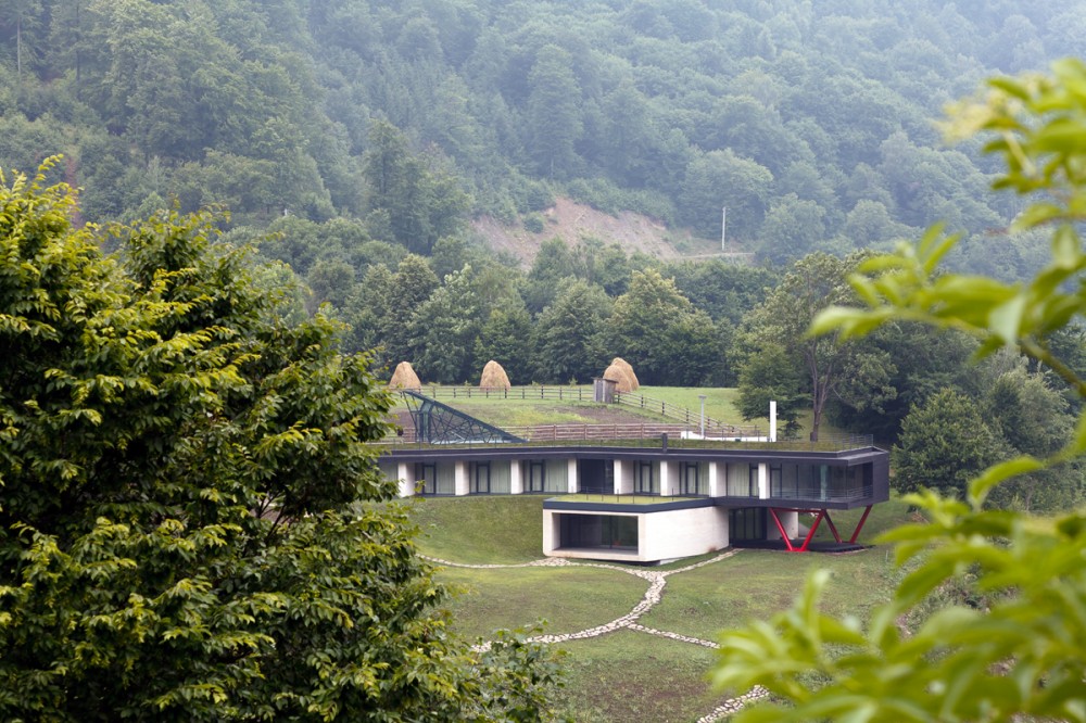 Hotel Atra Doftana / TECON Architects