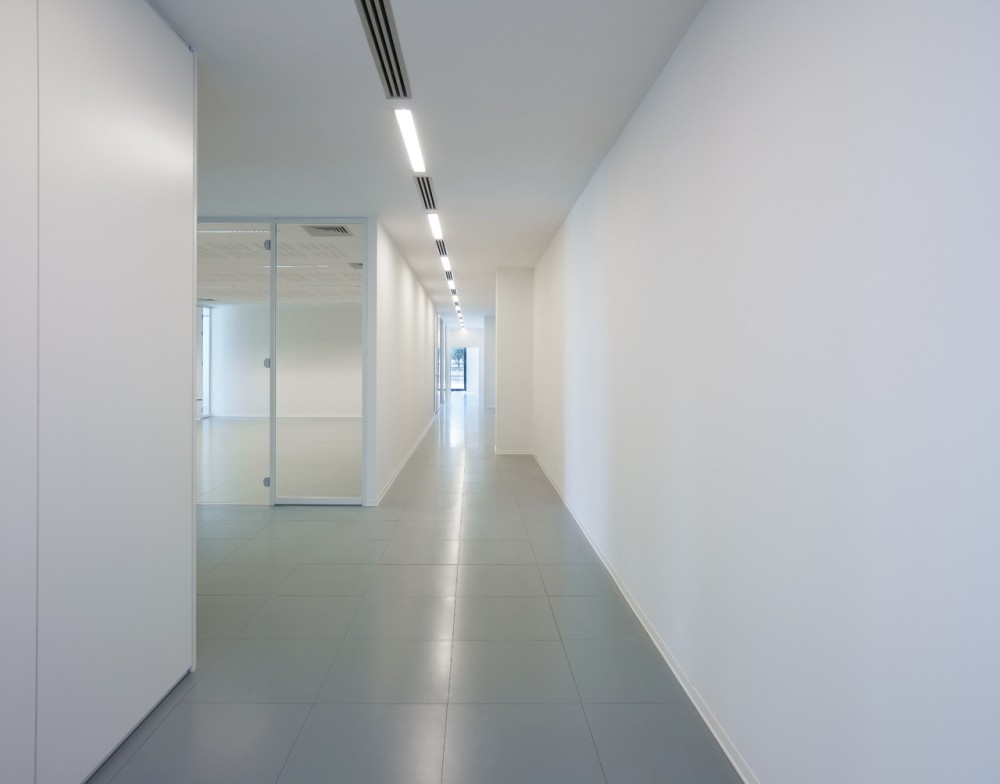Office Building and Logistic Center / modostudio
