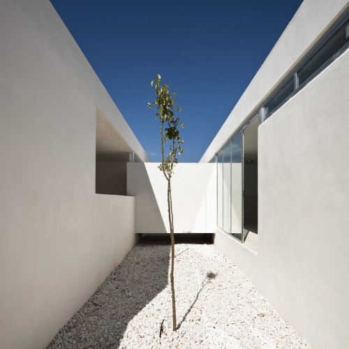 Kindergarten in Chana / Elisa Valero Arquitectura
