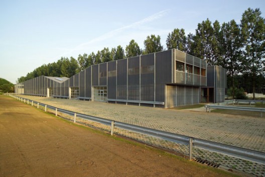 Schoten Workshop Building / Loos Architects