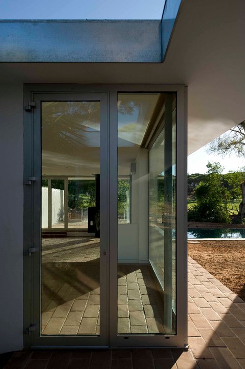 House in Vilamoura / Pedro Rogado with Vasco Mendia