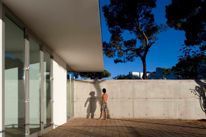 House in Vilamoura / Pedro Rogado with Vasco Mendia
