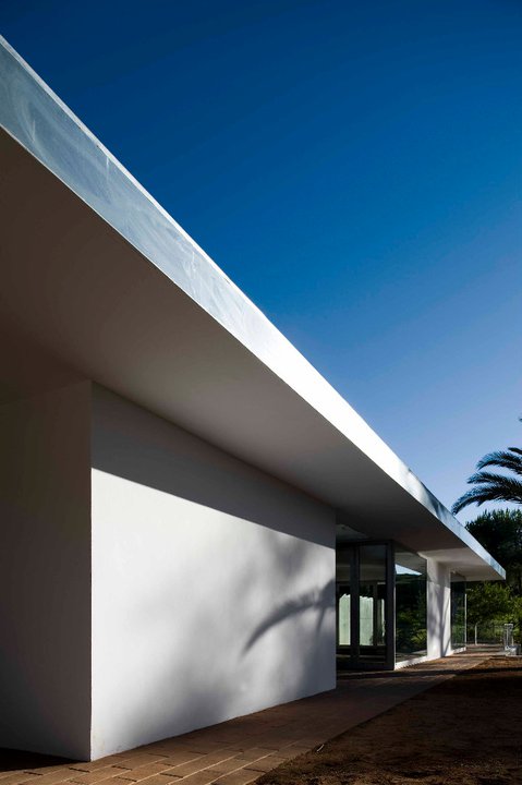 House in Vilamoura / Pedro Rogado with Vasco Mendia