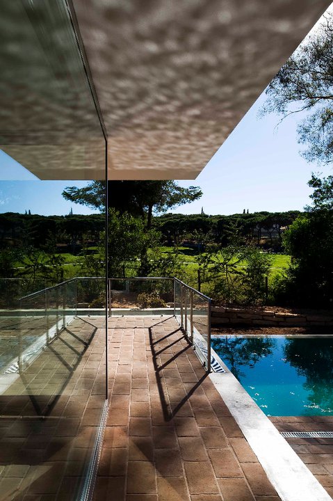 House in Vilamoura / Pedro Rogado with Vasco Mendia