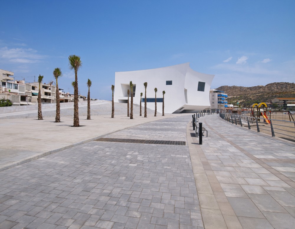 Auditorium and Congress Palace Infanta Doña Elena / Estudio Barozzi Veiga