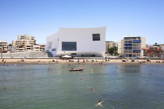 Auditorium and Congress Palace Infanta Doña Elena / Estudio Barozzi Veiga