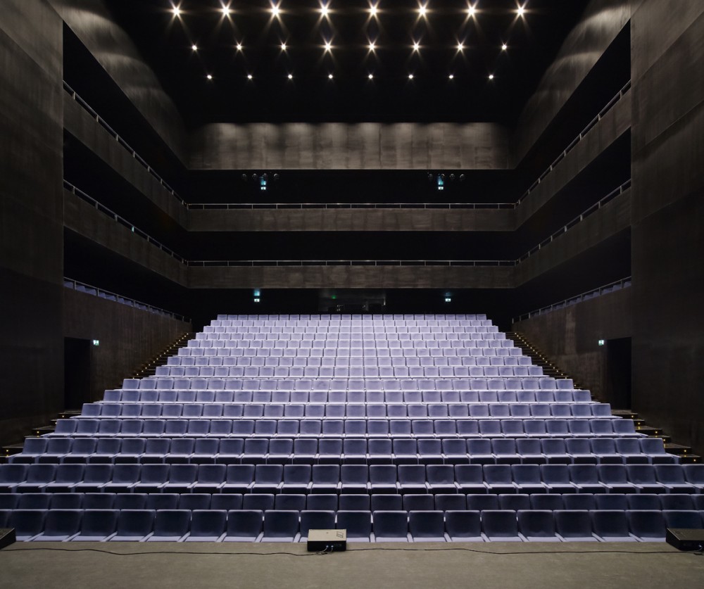 Auditorium and Congress Palace Infanta Doña Elena / Estudio Barozzi Veiga