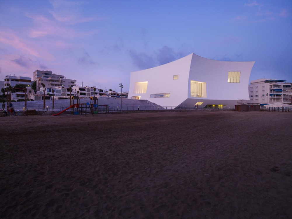 Auditorium and Congress Palace Infanta Doña Elena / Estudio Barozzi Veiga