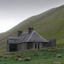 Ackling Cook Bothy / Reiach and Hall Architects Ackling Cook Bothy / Reiach and Hall Architects Courtesy of Reiach and Hall Architects