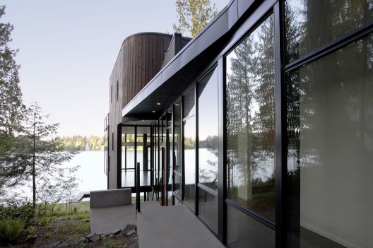 Flowing Lake Residence / David Vandervort Architects