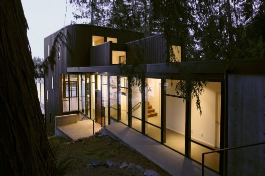 Flowing Lake Residence / David Vandervort Architects