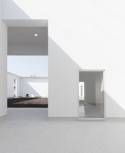 House of Seven Gardens / Ikimono Architects