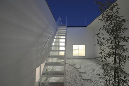 House of Seven Gardens / Ikimono Architects