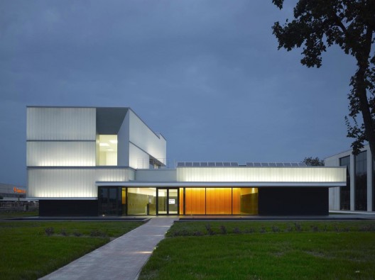 Immmergas Center for Advanced Training / Iotti + Pavarani Architetti
