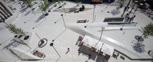 New Design for Eduard-Wallnöfer-Platz Public Square / LAAC Architekten + Stiefel Kramer Architecture (10) © Günter Richard Wett (10)