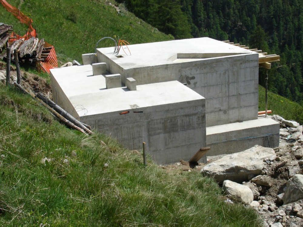 Shelter in the Swiss Alps / Personeni Raffaele Schärer Architectes