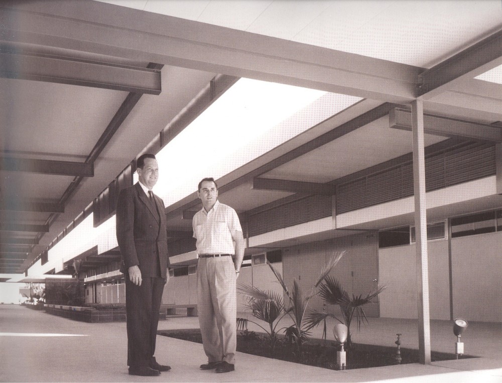 AD Classics: Steel Pre-Fab Houses / Donald Wexler