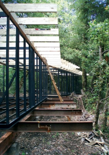 Recycled Materials Cottage / Juan Luis Martínez Nahuel