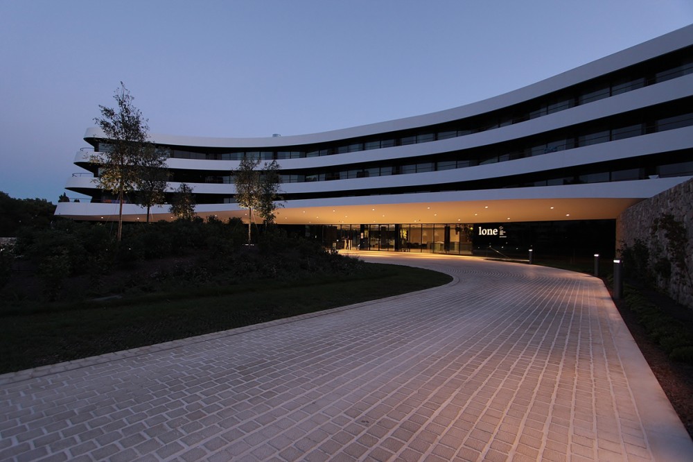 Lone Hotel / 3LHD