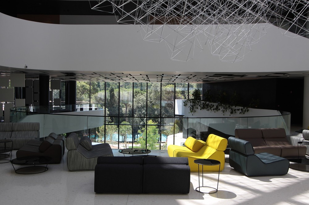 Lone Hotel / 3LHD