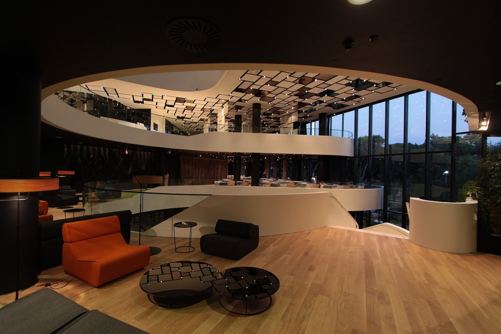 Lone Hotel / 3LHD