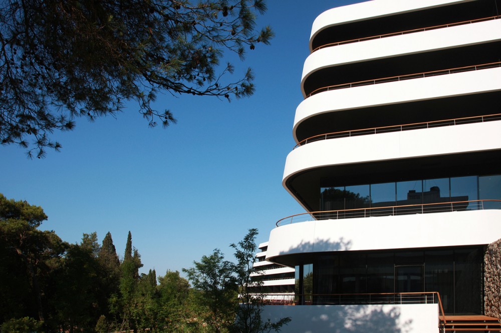 Lone Hotel / 3LHD