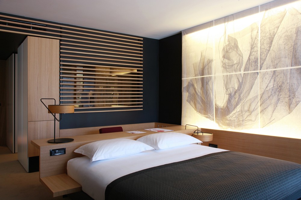 Lone Hotel / 3LHD