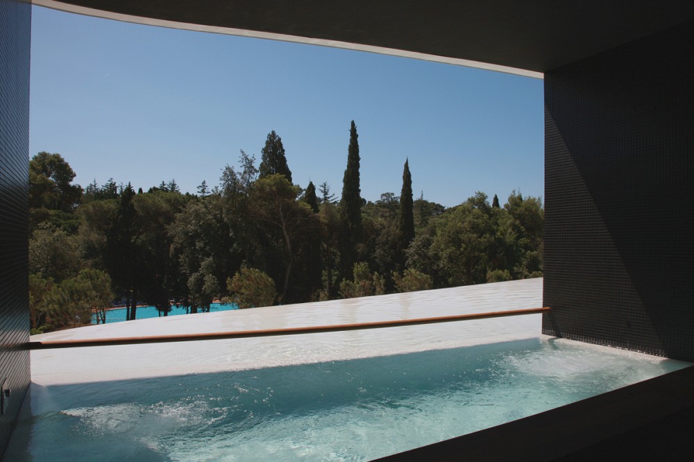 Lone Hotel / 3LHD