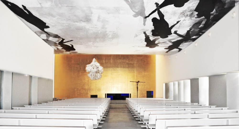 Parish Church of Solace / Vicens + Ramos